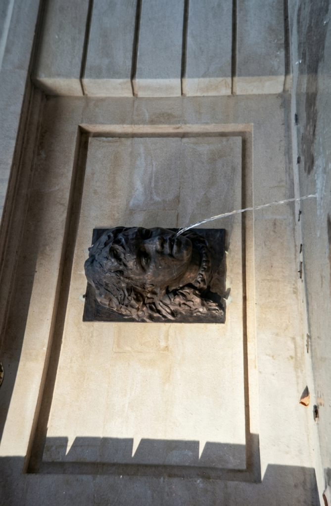 Fontaine, œuvre de Raymond Martin